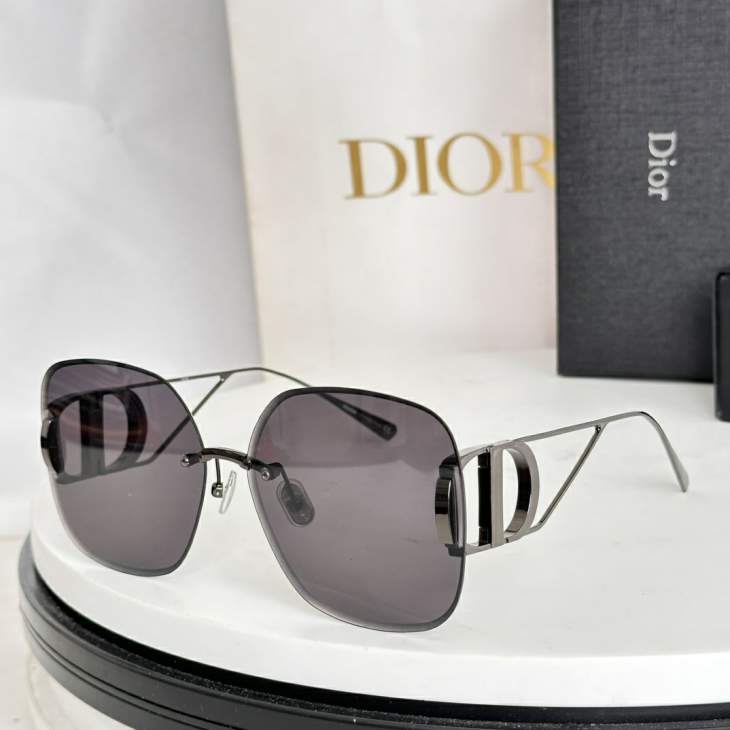 Picture of Dior Sunglasses _SKUfw77643914fw